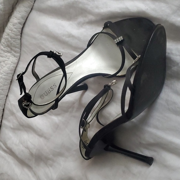 Guess Sandals 8.5 - Picture 4 of 4